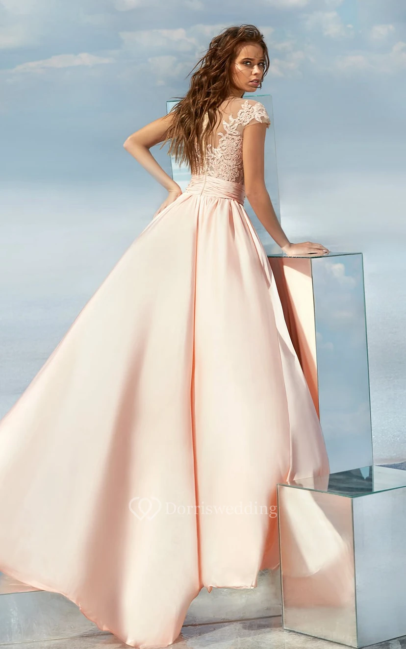 A-Linien-Kleid mit Schleppe, kurzen Ärmeln und Strassapplikationen, Satin-Illusionseffekt view 2