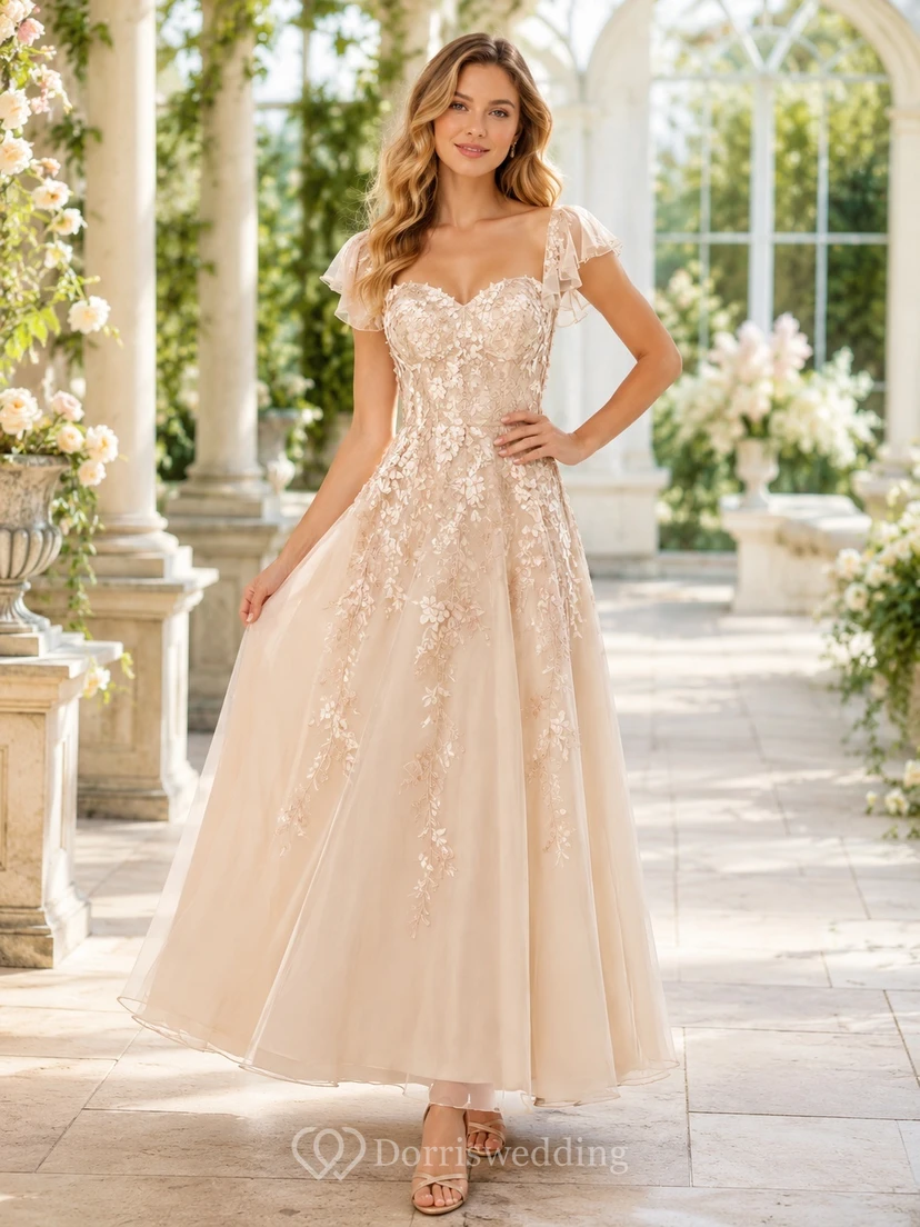 Champagnerfarbenes, romantisches Gästekleid aus Chiffon mit eckigem Ausschnitt, kurzen Ärmeln, Spitze, A-Linie und Teelänge, floralem Muster