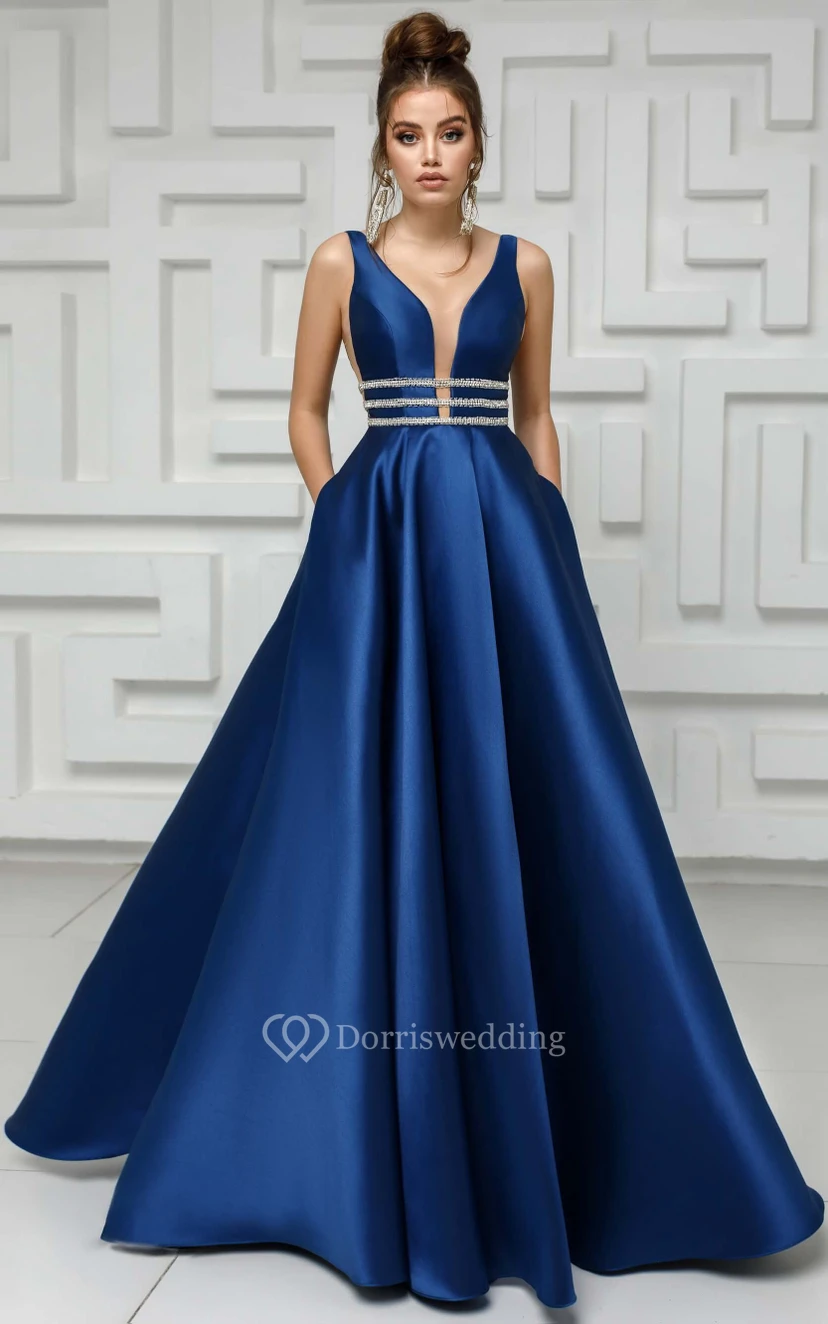 Elegante vestido de fiesta moderno sin mangas de satén con escote pronunciado, cintura con cuentas y espalda en V. view 5