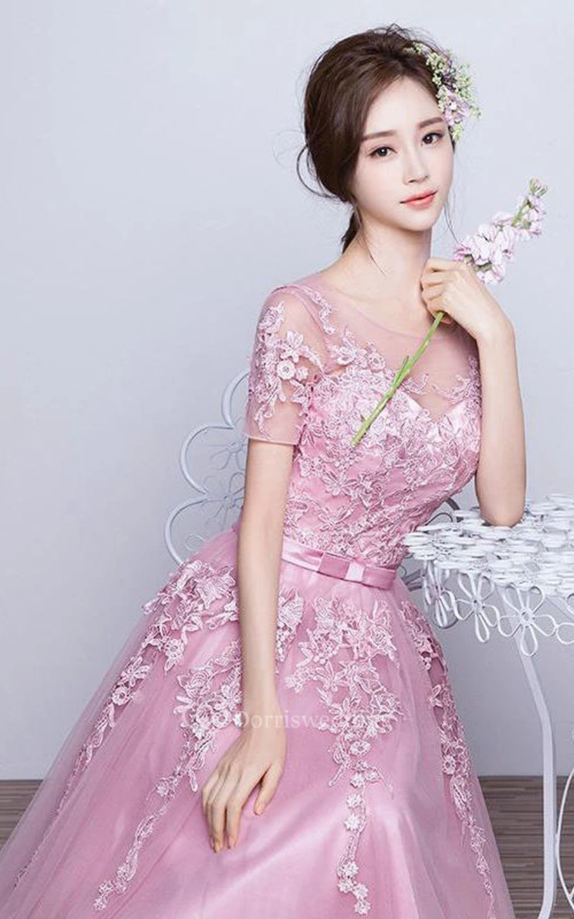 Robe longue en tulle trapèze à manches courtes avec appliques view 4