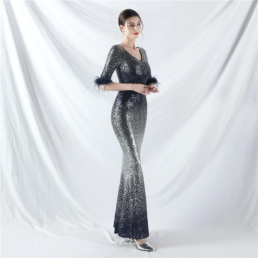 Robe de soirée artisanale à manches longues ornée de plumes d'autruche et de perles dégradées view 24