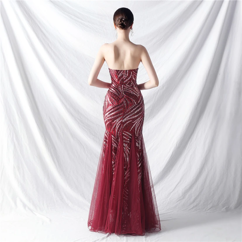 Schwer gearbeitetes, perlenbesetztes Abendkleid aus Netzgewebe mit superdichter Paillettenbesatz view 87