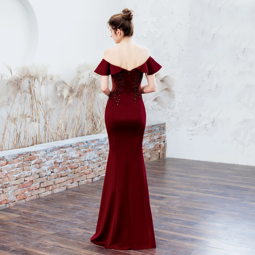 Robe de mariée longue rouge asymétrique à une épaule, coupe sirène, idéale pour un banquet ou une soirée de mariage. view 8