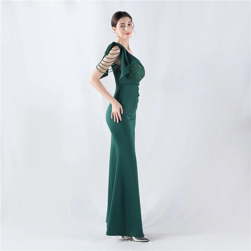 Vestido de noche de satén de alta gama con encaje de diamantes y diseño artesanal. view 14