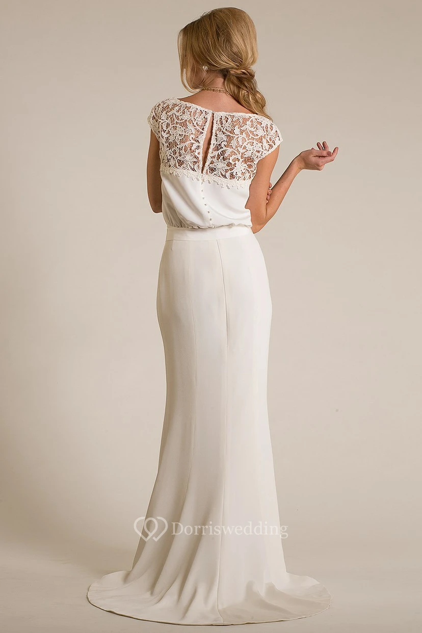 Elegantes Brautkleid aus Spitze mit kurzen Ärmeln und fließender Silhouette view 4