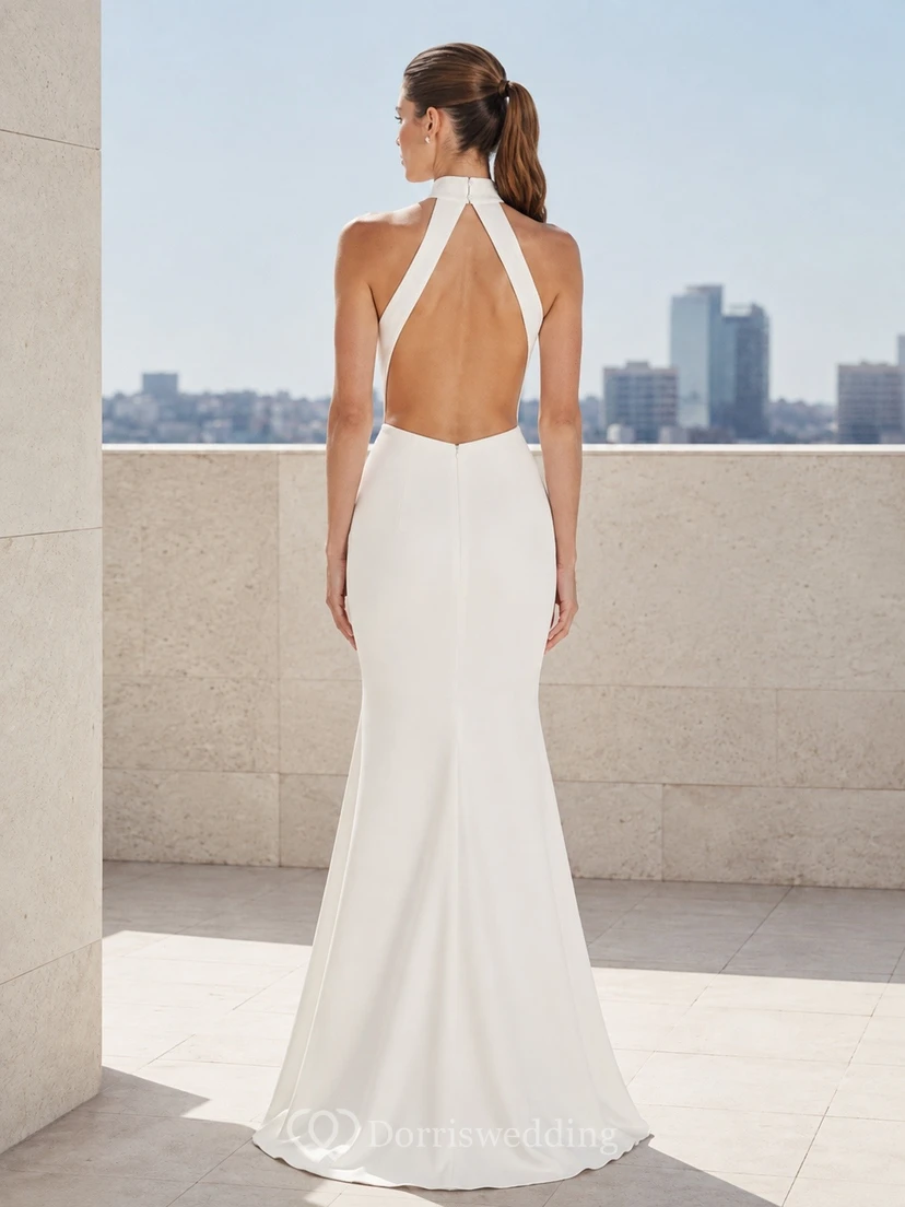 Vestido formal blanco sin mangas, de corte A, largo hasta el suelo, con espalda descubierta y escote halter. view 2