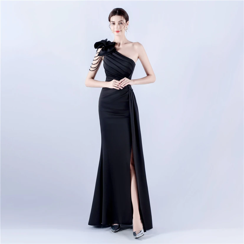 Vestido de noche de satén plisado con hombros descubiertos y escote alto, bordado a mano con cuentas y flores, para mujer. video preview