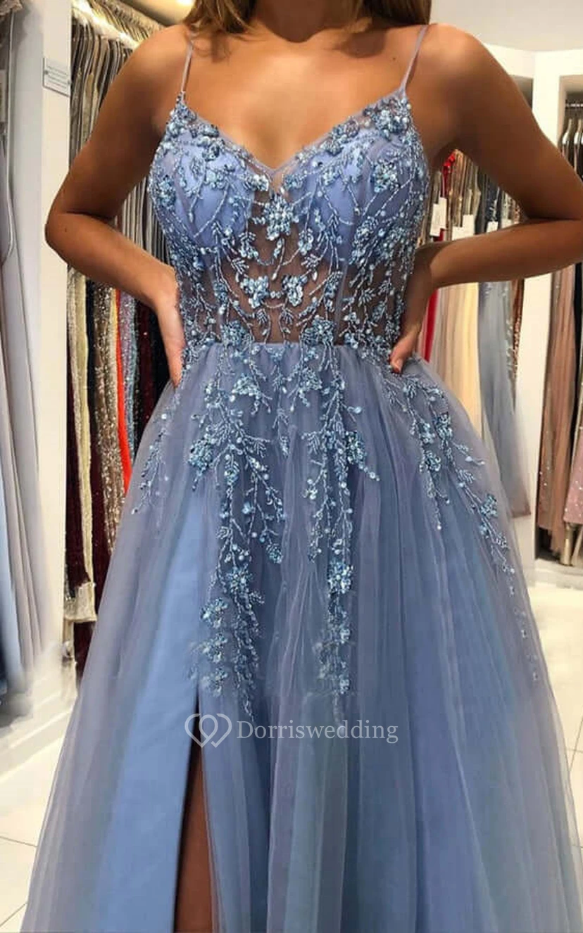 Vestido de fiesta de corte A con tirantes finos, abertura frontal, tul plisado y detalles de cristal. view 4