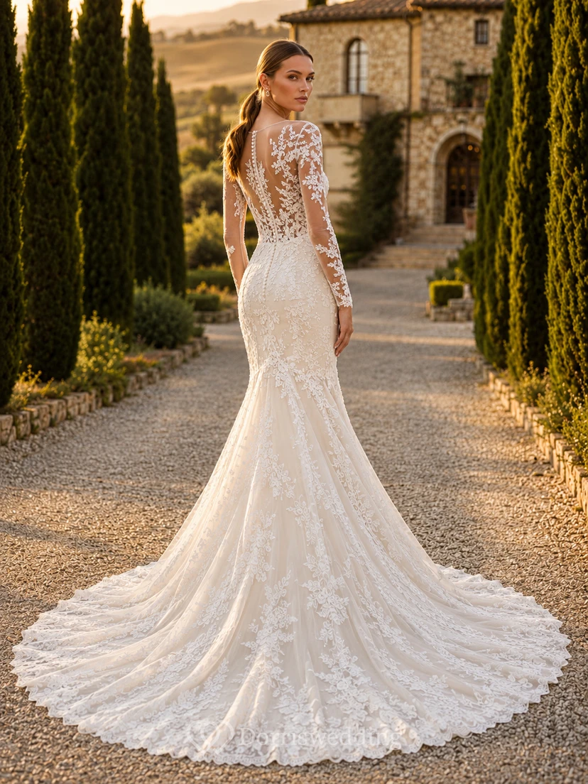 Robe de mariée sirène à manches longues en dentelle illusion bateau, style modeste, avec traîne chapelle. view 2
