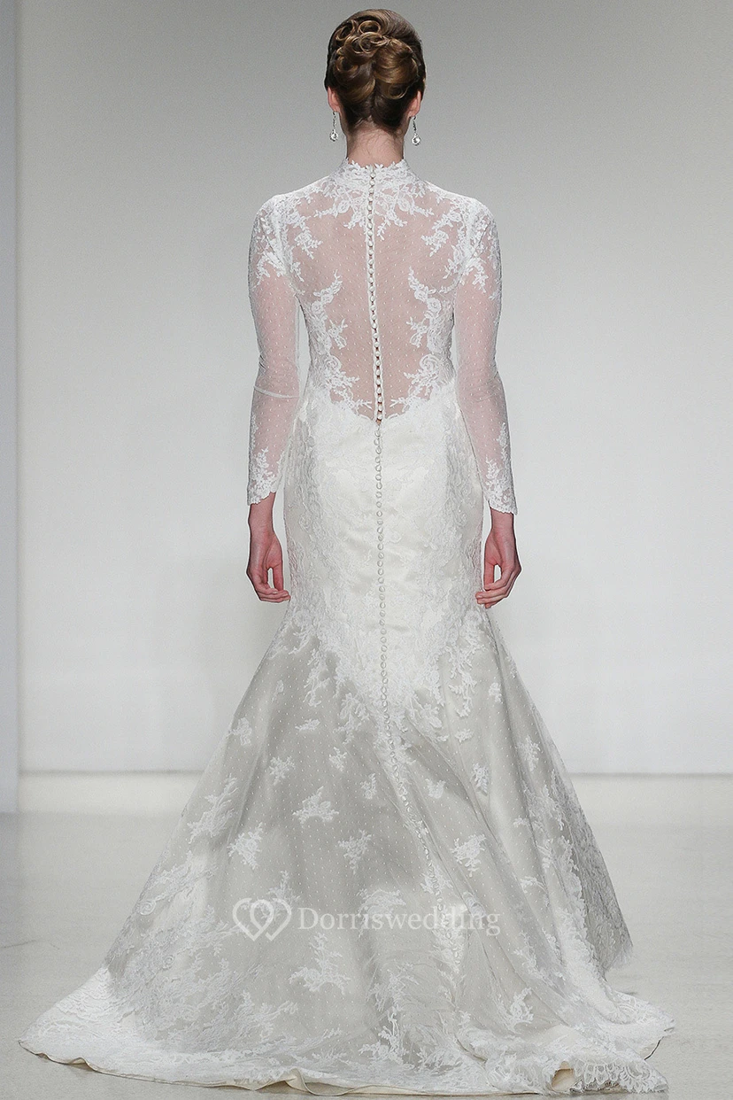 Vestido de novia maxi de encaje con cuello alto, mangas largas y corte trompeta, con apliques y efecto ilusión. view 2