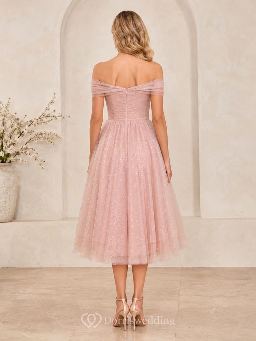 Vestido largo de tul brillante color rosa empolvado con hombros descubiertos view 2