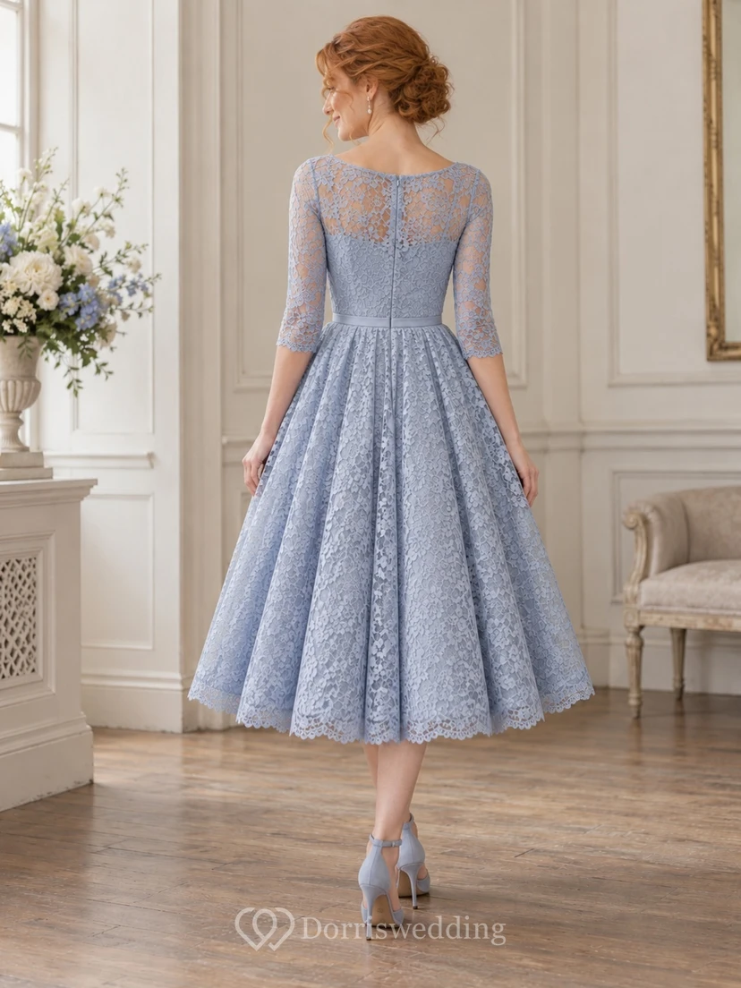 Vestido de dama de honor vintage azul cielo de largo midi con escote barco y mangas tres cuartos de encaje. view 2