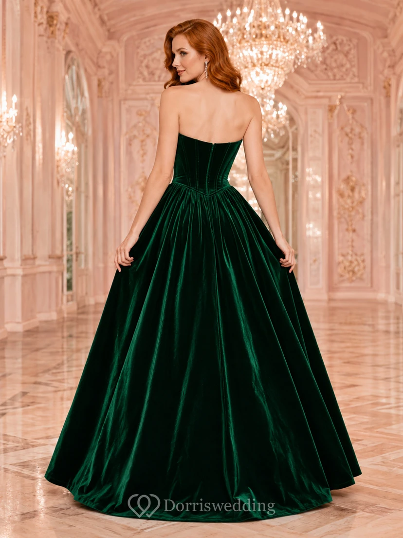 Smaragdgrünes, trägerloses Ballkleid aus Samt mit herzförmigem Dekolleté und weitem Rock view 2