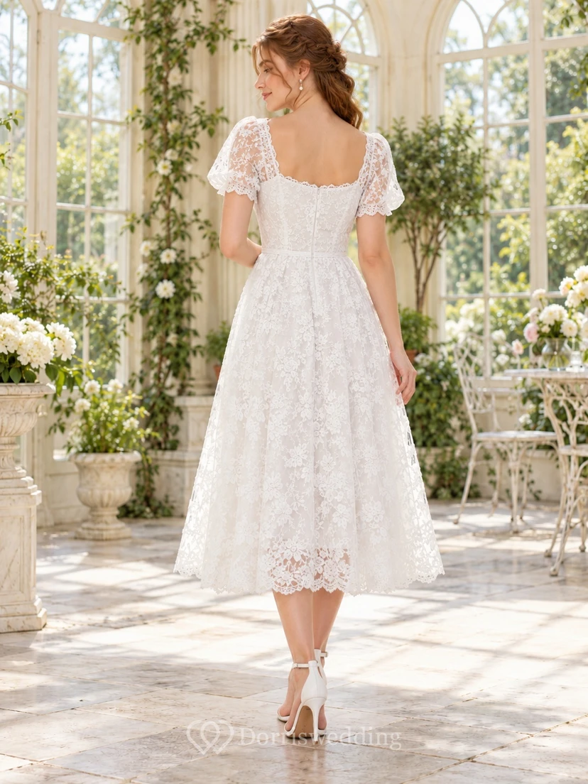 Robe de mariée trapèze en dentelle florale, longueur thé, col carré, manches papillon, col fleuri view 2