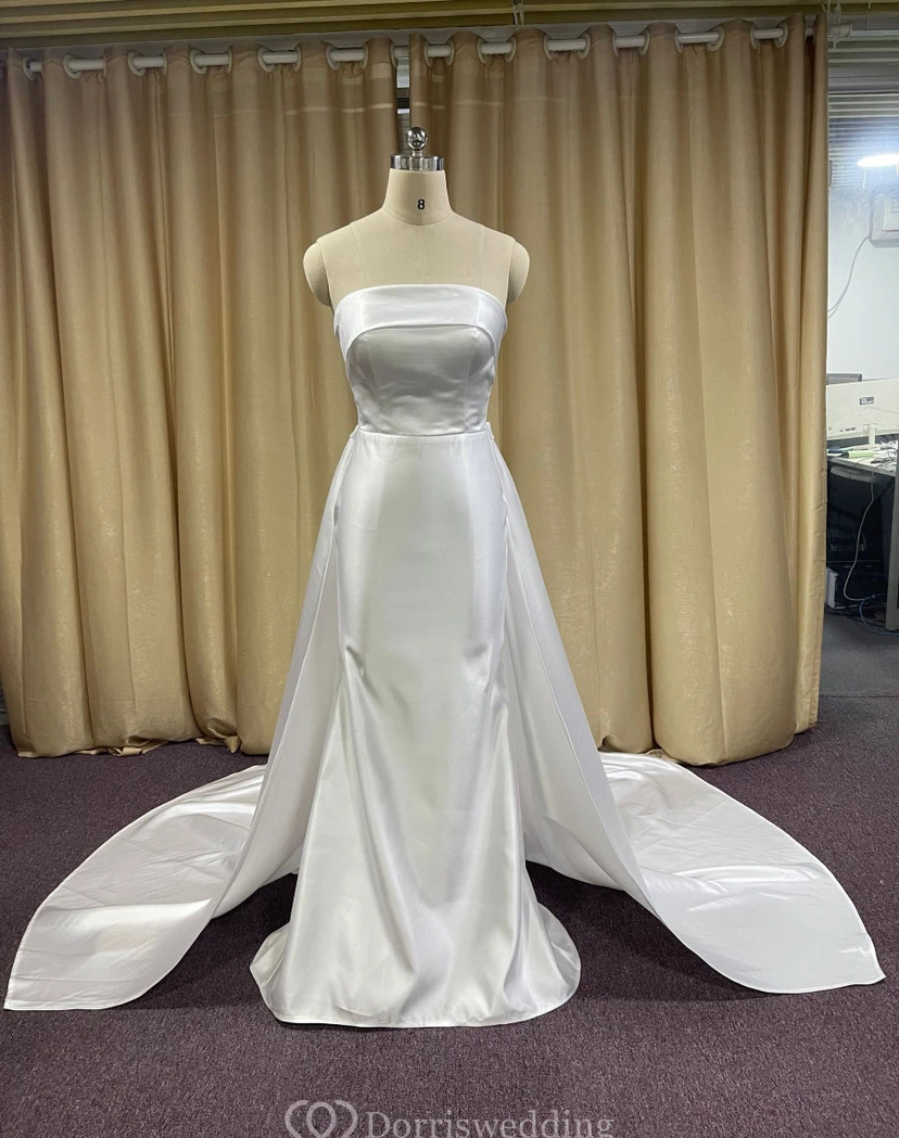 Robe de mariée fourreau élégante en satin simple avec traîne chapelle view 5