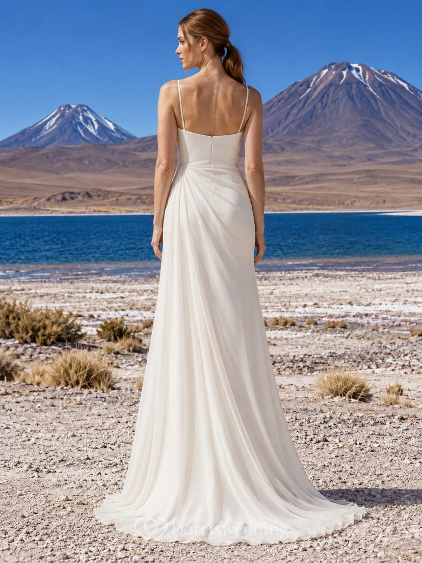Vestido de novia de gasa con escote cuadrado, tirantes finos y fruncido lateral. view 2