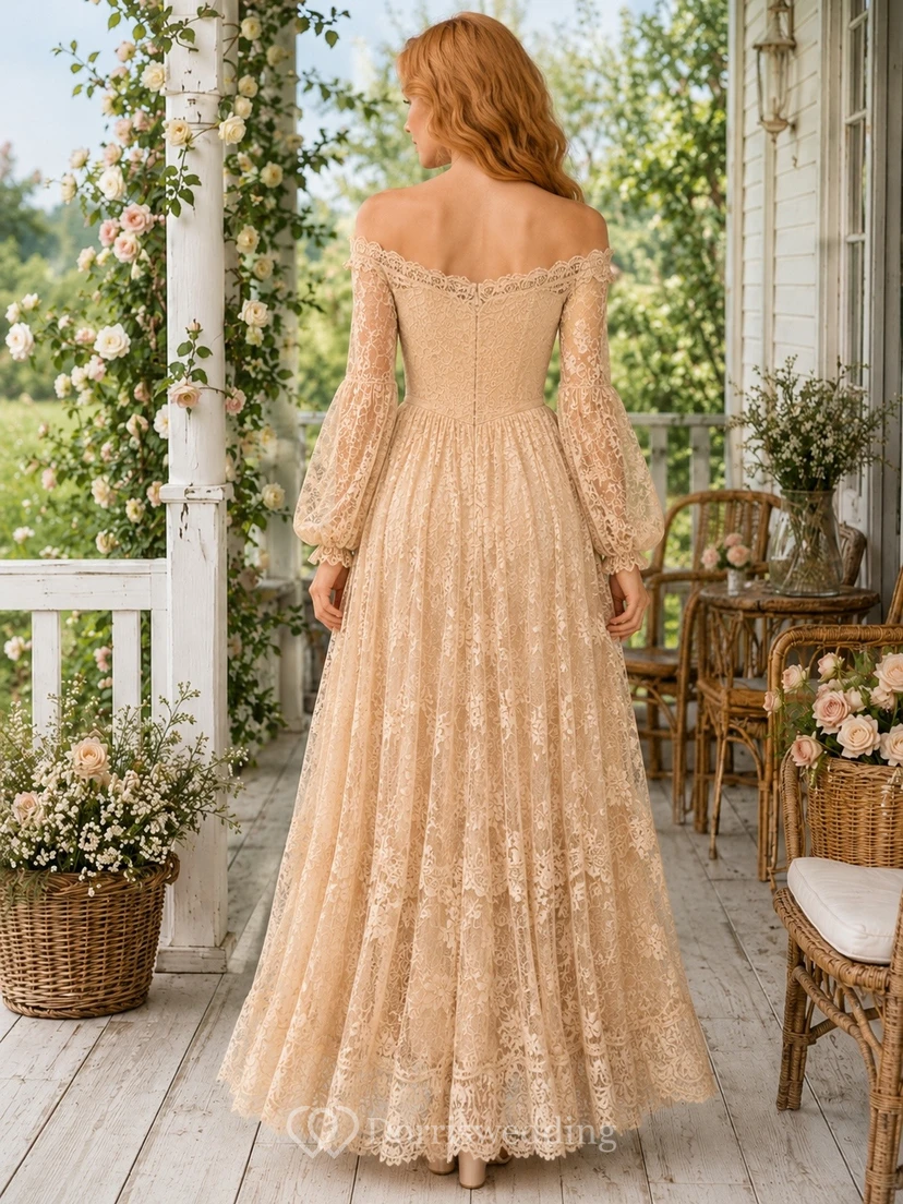 Vestido de novia vintage bohemio color champán con encaje, hombros descubiertos y manga larga view 2
