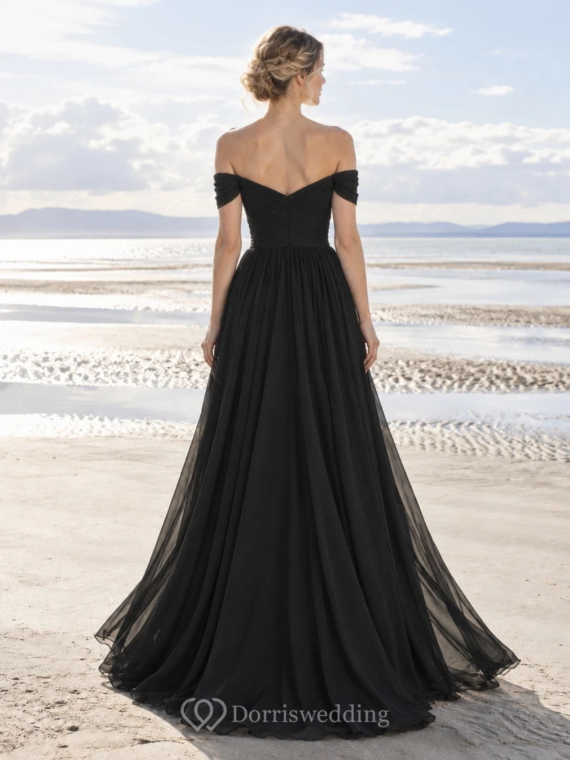 Schlichtes schwarzes schulterfreies A-Linien-Brautkleid mit Herzausschnitt view 2