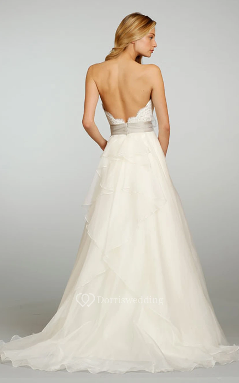 Einzigartiges Organza-Kleid mit herzförmigem Ausschnitt, Spitzenoberteil und floralem Satinband view 2