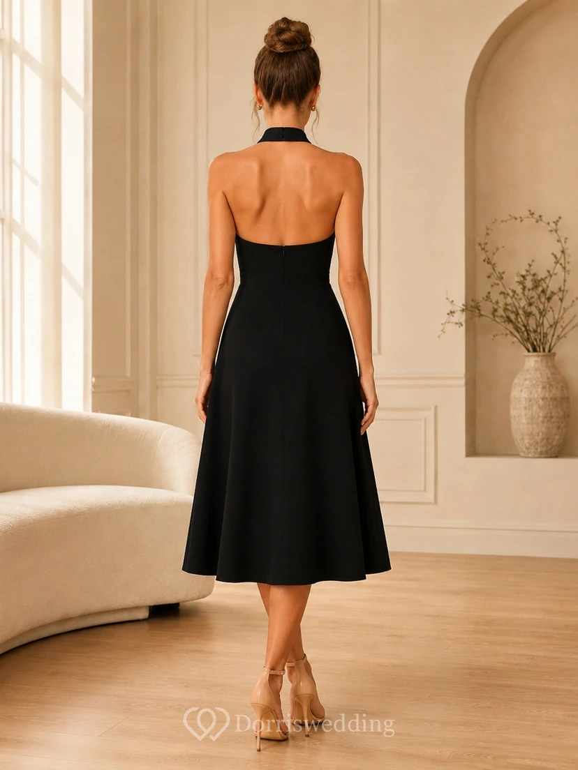 Vestido de cóctel sexy negro de satén con cuello alto, escote halter, corte en A y espalda descubierta, largo hasta la rodilla. view 2