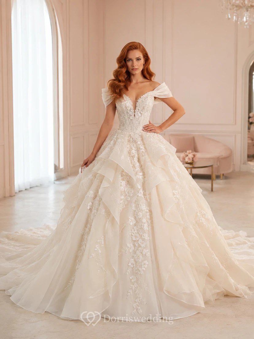 Robe de bal en dentelle florale à épaules dénudées et manches courtes, robe de mariée luxueuse avec traîne chapelle et applications.