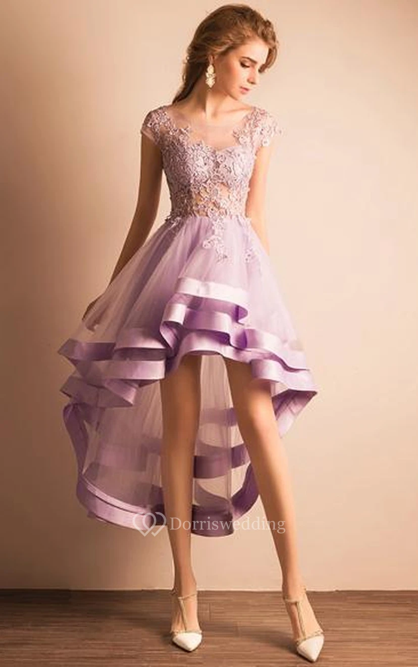 Vestido asimétrico con escote en V y mangas cortas, con encaje.