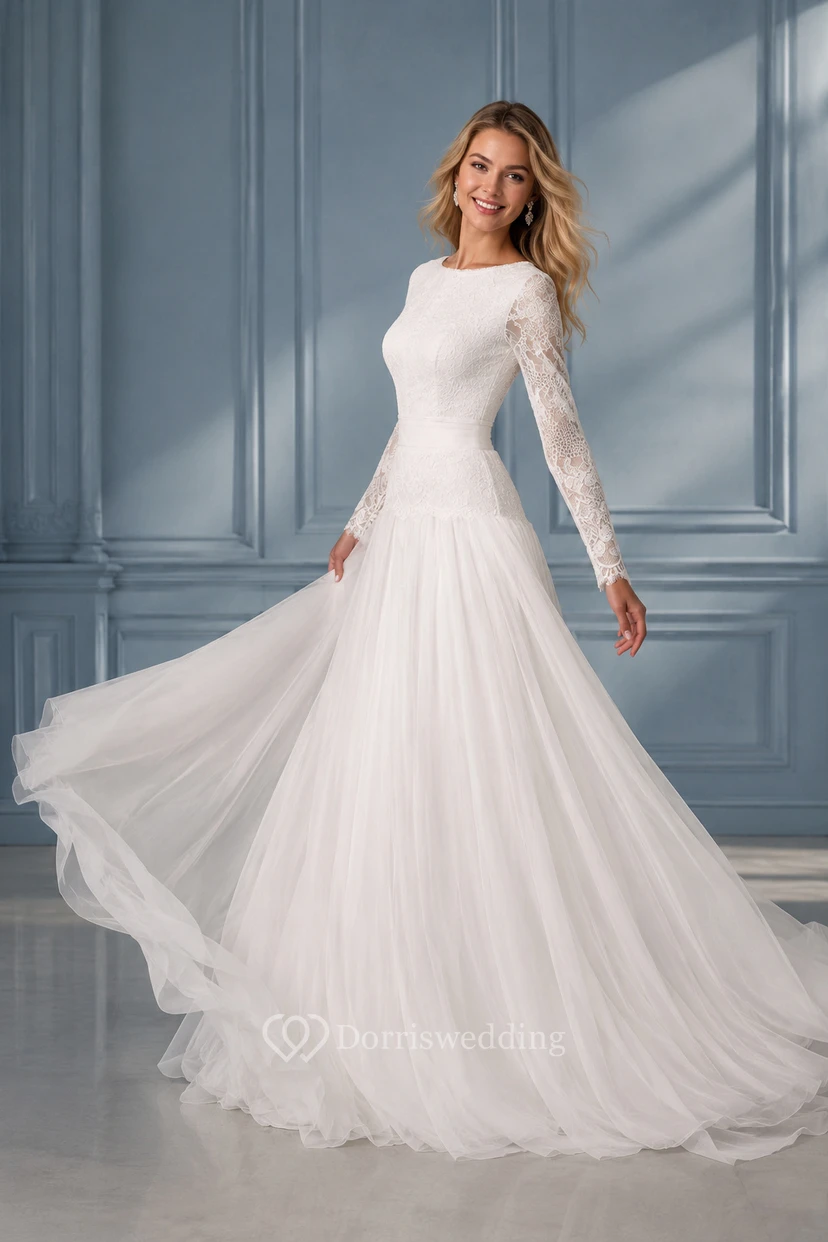 Robe de mariée modeste à manches longues et taille basse, coupe trapèze, en tulle avec superposition de dentelle et plis view 5