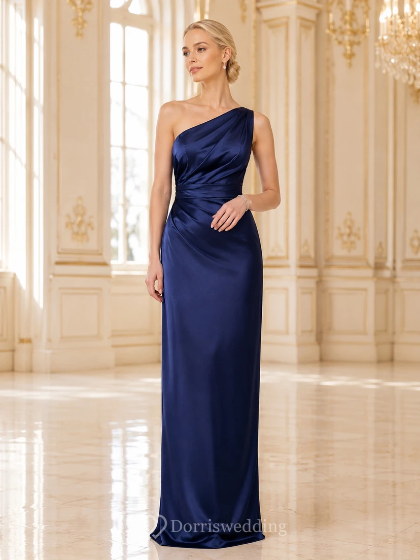 Vestido tubo largo de satén azul medianoche con un solo hombro