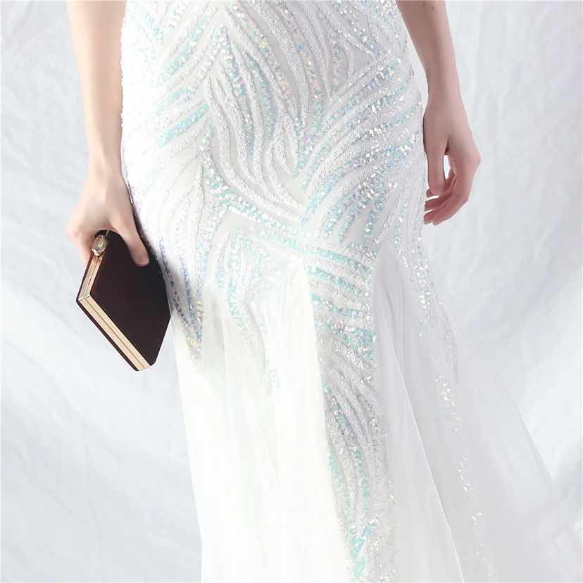 Paillettenbesetztes Abendkleid aus Netzstoff und Trägern view 45