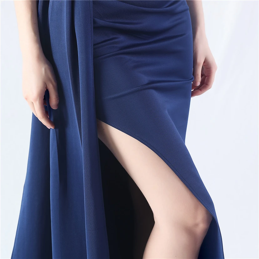 Ein Abendkleid aus insgesamt 8 Farben, gefertigt mit aufwendiger Satinfalttechnik und Perlenstickerei. view 54