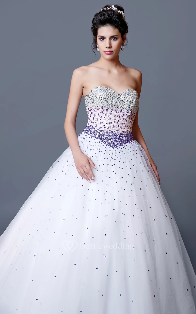 Robe de bal de quinceañera éclectique en tulle superposé à décolleté cœur, ornée de perles et d'un ombré éclectique, avec boléro. view 5