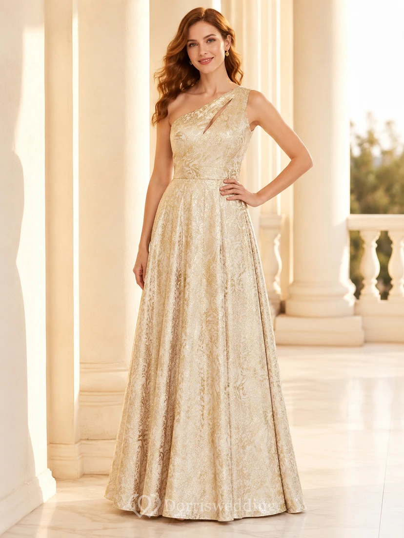 Champagnerfarbenes, schulterfreies, bodenlanges A-Linien-Kleid aus Spitze