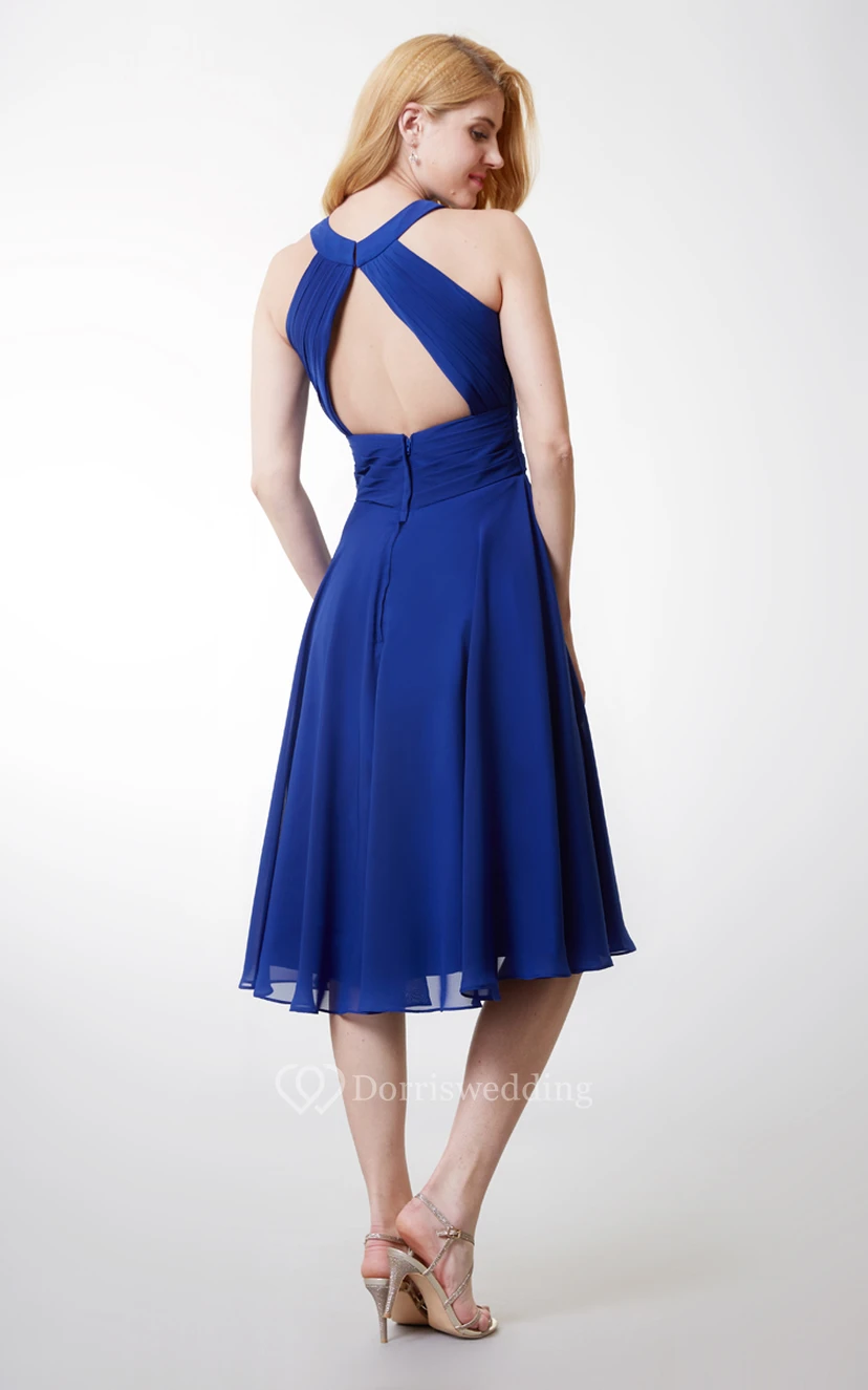 Elegante vestido de gasa plisado hasta la rodilla con cuello halter view 3