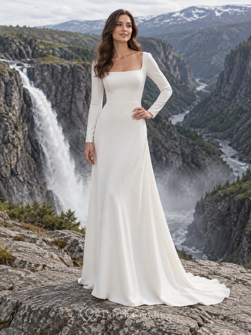 Vestido de novia sencillo de crepé con escote cuadrado, manga larga, corte en A, falda lisa y cola.