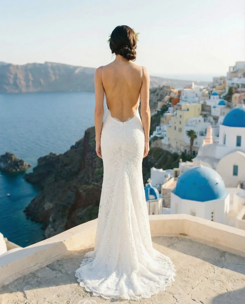 Minivestido de sirena de encaje con volantes y cola de corte view 2