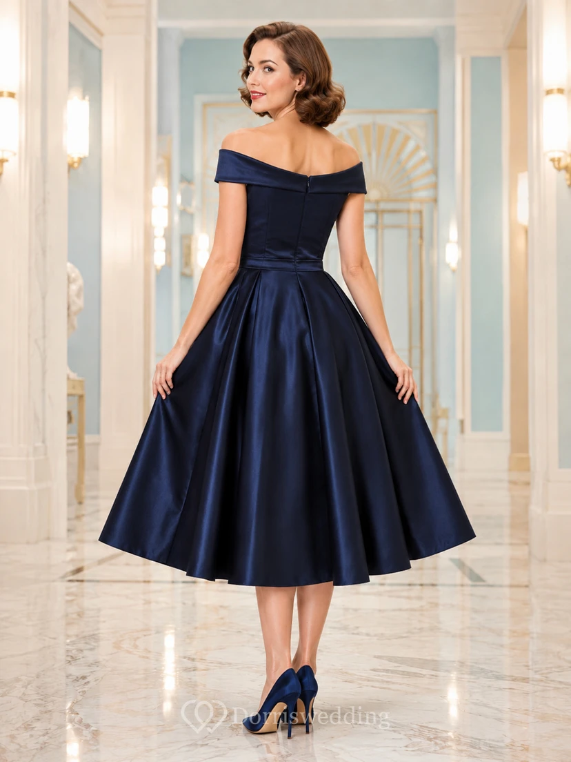 Dunkelblaues, schulterfreies, plissiertes Vintage-Tee-Cocktailkleid aus Satin mit Kappe view 2