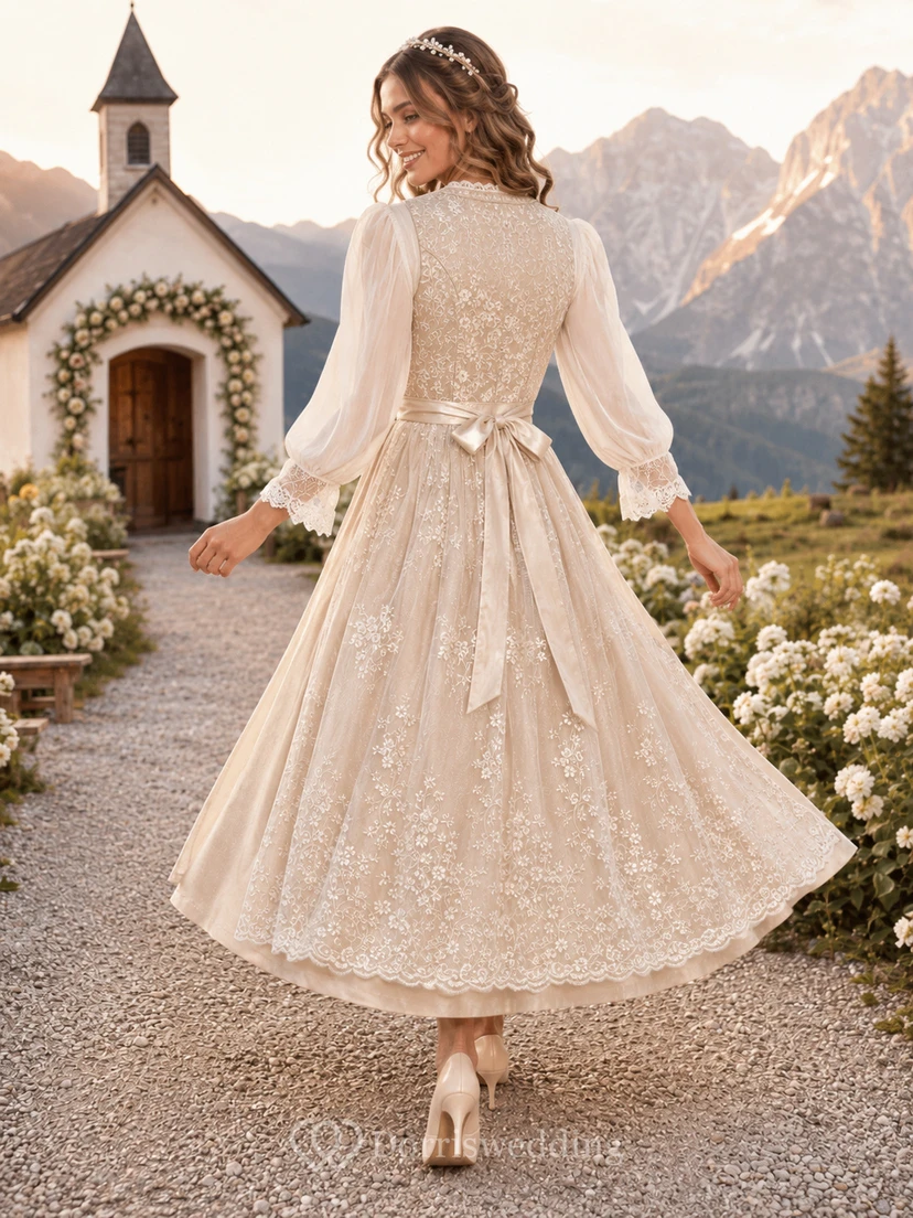 Robe de mariée alpine champagne Dirndl à col carré et manches longues en dentelle pour un mariage de style thé view 2