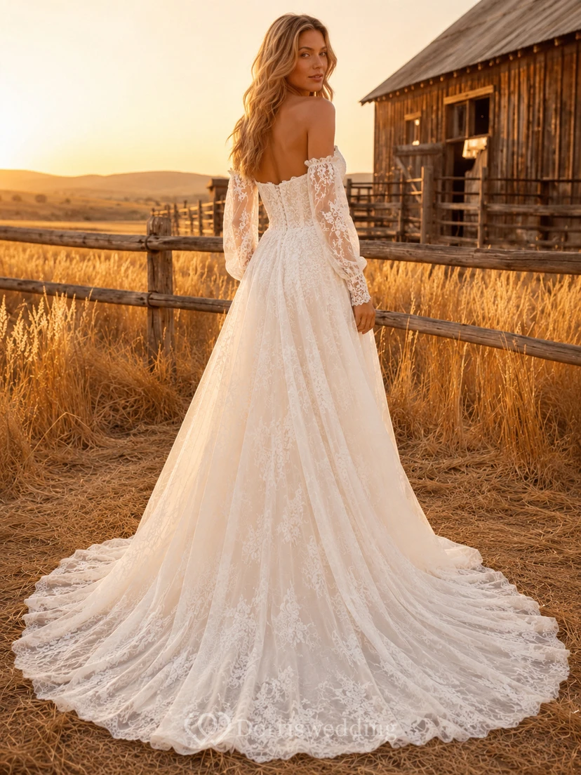 Robe de mariée champêtre en tulle et dentelle, coupe trapèze, épaules dénudées, manches longues, traîne chapelle, dos corset lacé fendu view 2