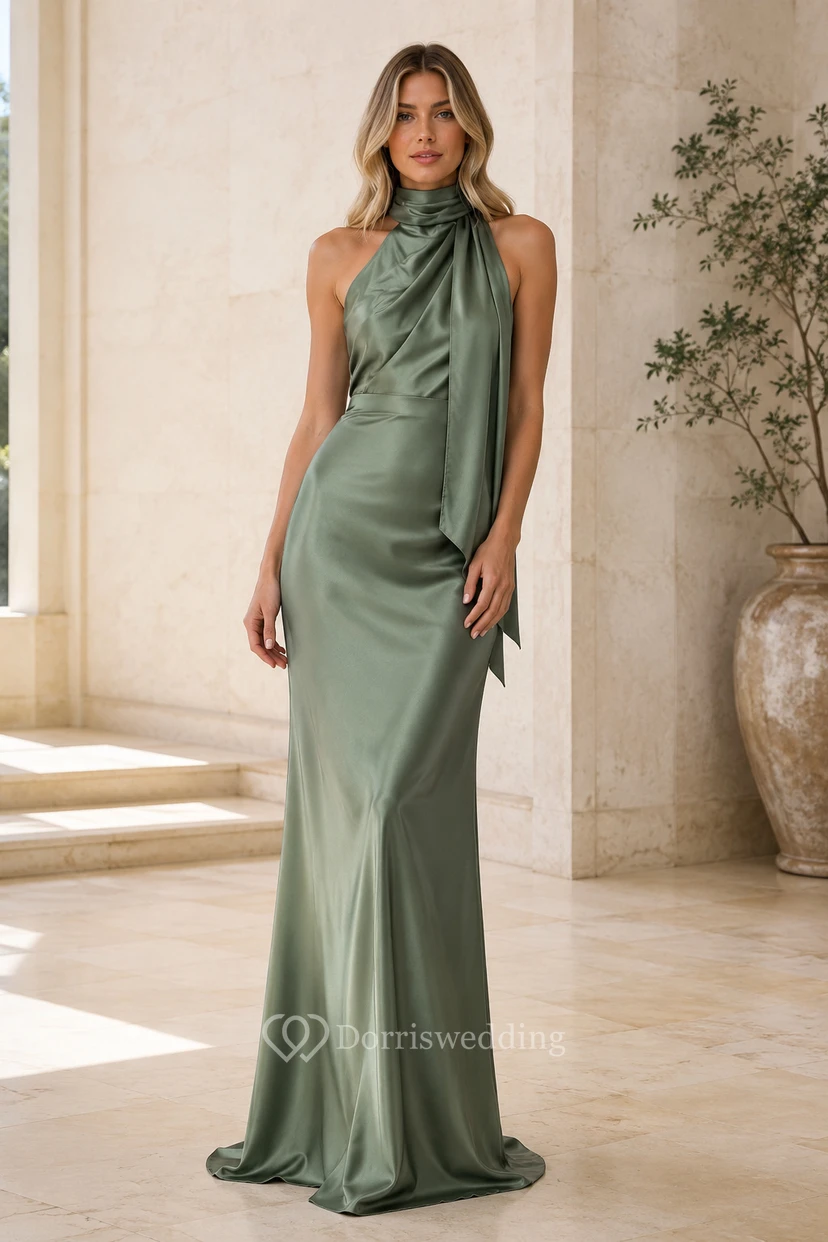 Robe de soirée fourreau en satin sauge, dos nu, sans manches, drapée, longueur au sol