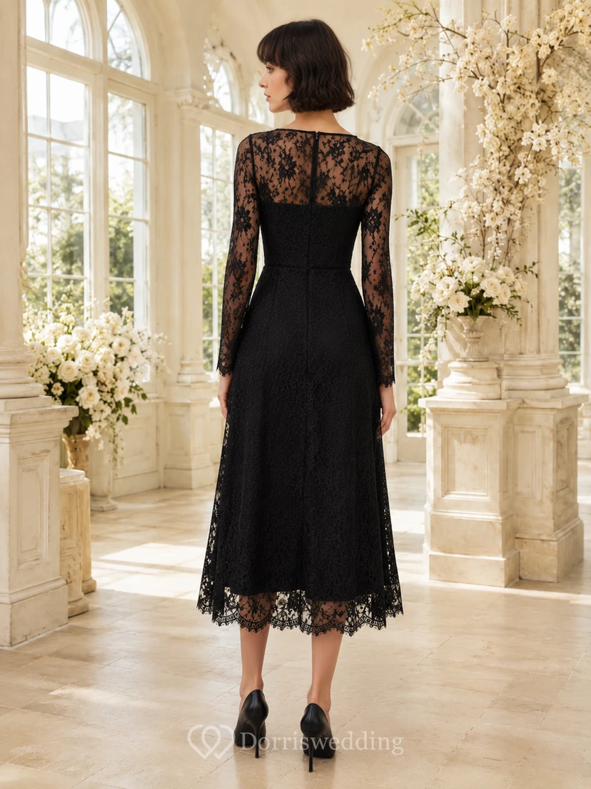 Vestido de noche negro ajustado de encaje con escote joya y largo midi para invitadas. view 2