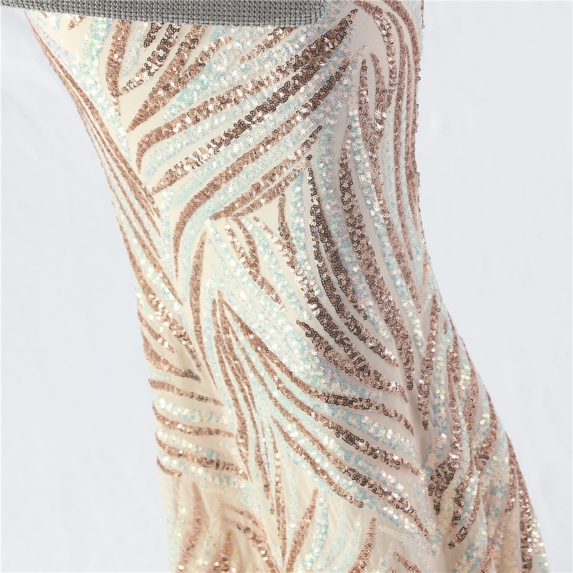 Robe de soirée haut de gamme à sequins, ornée d'un gilet à taille en arêtes de poisson et de plumes d'autruche. view 9