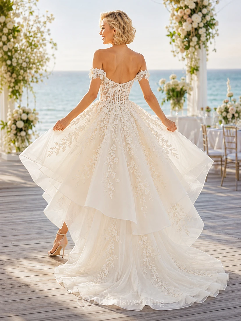 Blumenbesetztes schulterfreies High-Low-Hochzeitskleid für Empfänge im Freien view 2