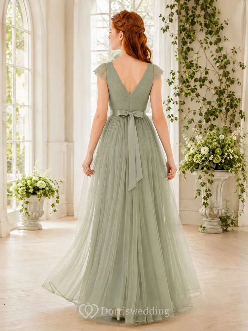 Vestido de dama de honor juvenil color celadón, corte en A, escote en V, manga corta, detalle de fajín de pétalos, estilo romántico. view 2
