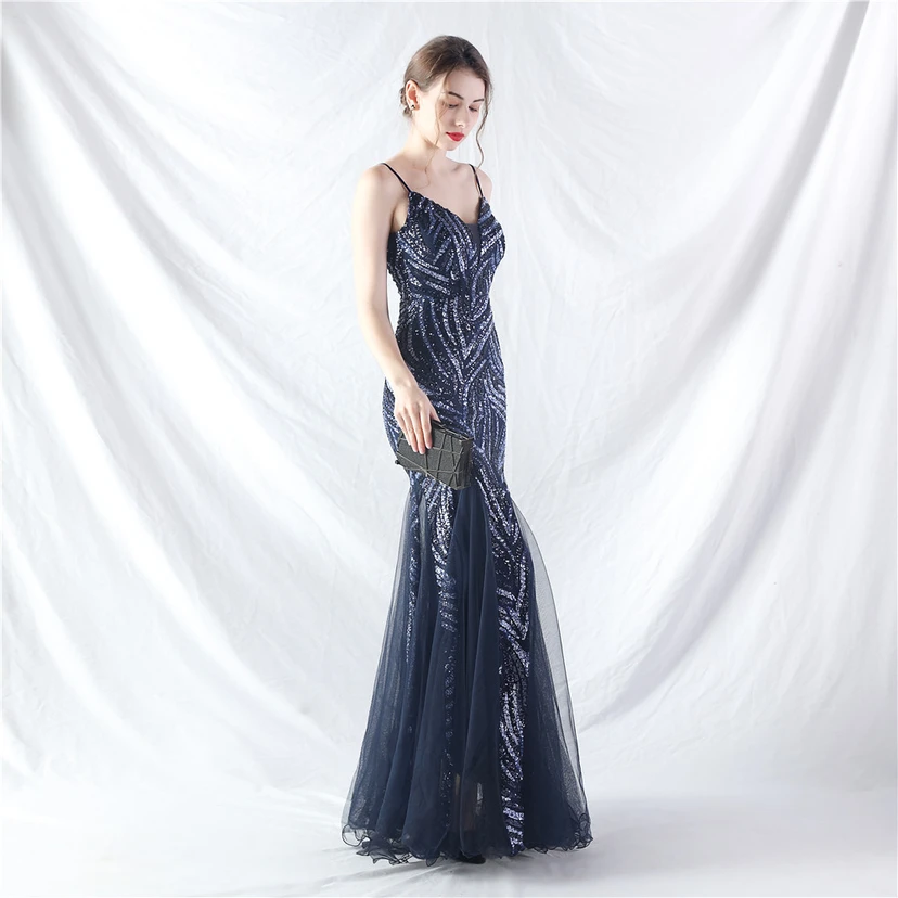 Paillettenbesetztes Abendkleid aus Netzstoff und Trägern view 5