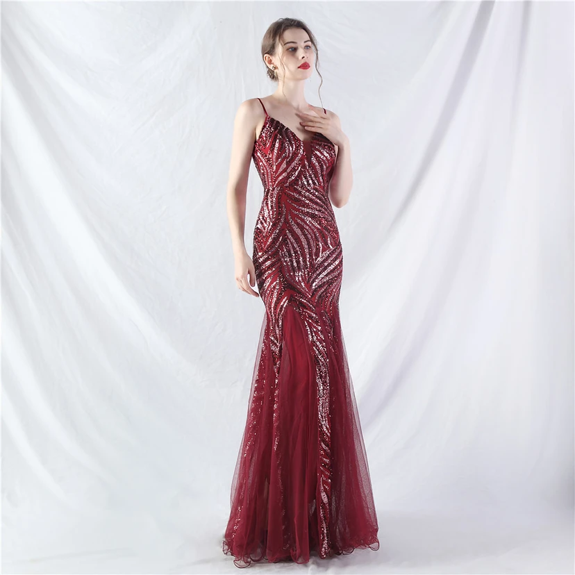 Paillettenbesetztes Abendkleid aus Netzstoff und Trägern view 58