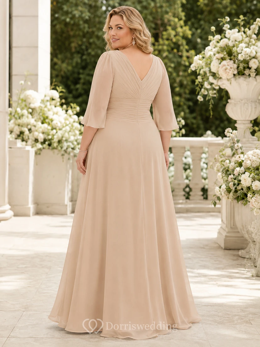 Champagnerfarbenes, elegantes A-Linien-Kleid in Übergröße mit V-Ausschnitt, Dreiviertelärmeln und Raffungen, bodenlang view 2