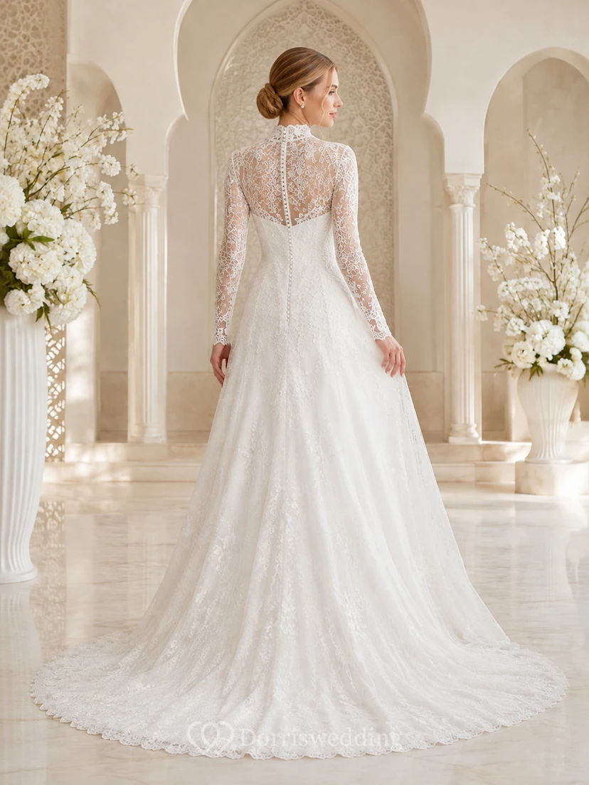 Robe de mariée chapelle à col montant en dentelle illusion et manches longues appliquées view 2