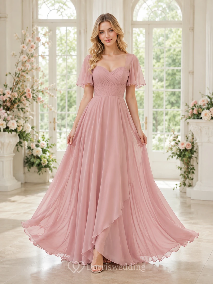 Vestido romántico de tul color rosa empolvado con mangas de volantes y corte en A.