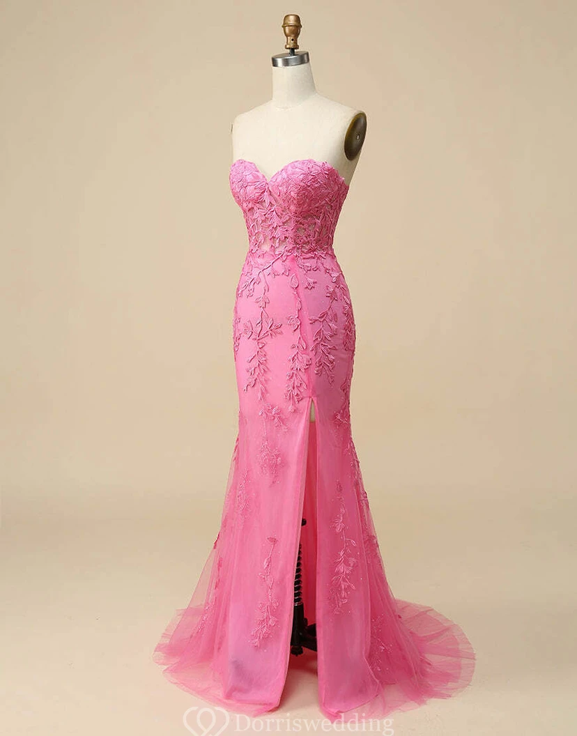 Vestido romántico de encaje rosa fucsia con superposición de tul. view 7
