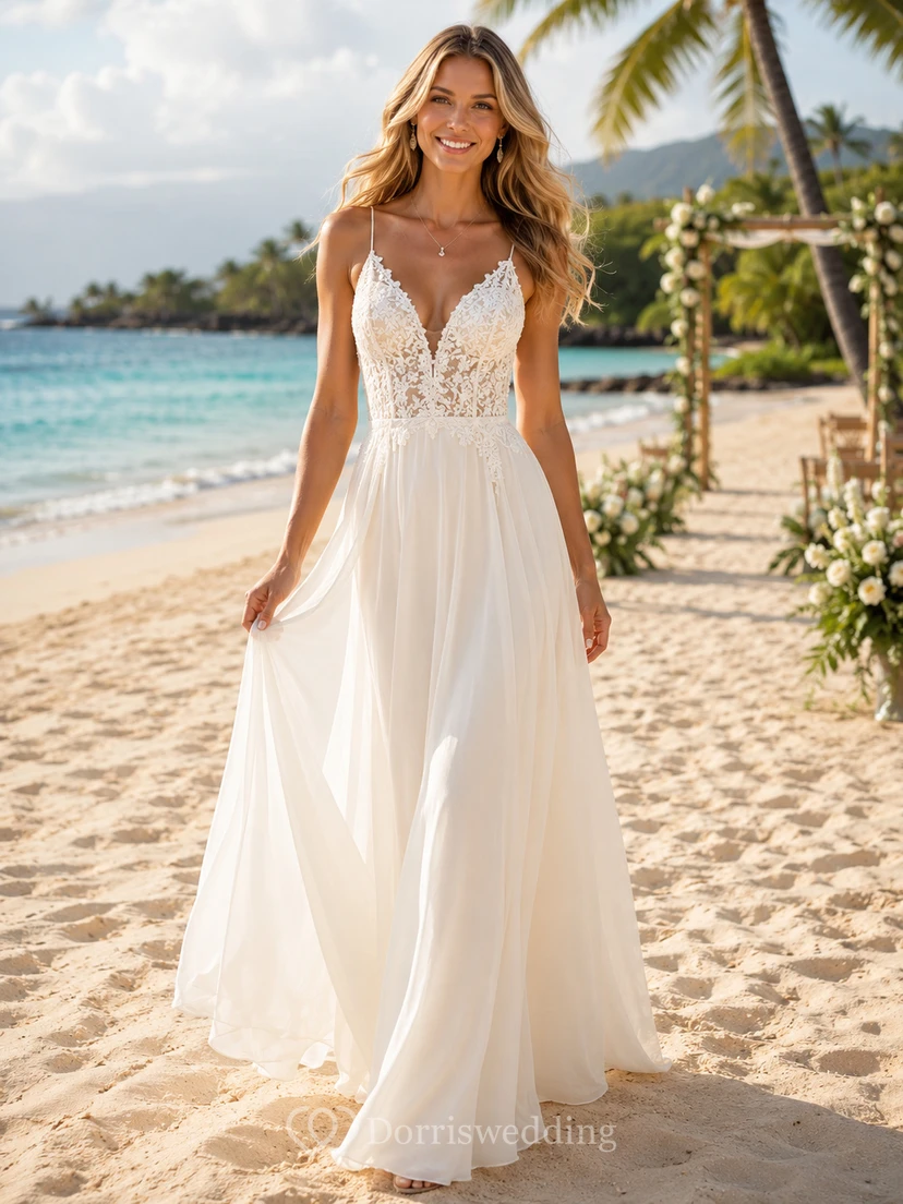 Robe de mariée bohème en mousseline à bretelles spaghetti et décolleté plongeant en V, coupe trapèze, idéale pour une destination de plage ou un mariage de rêve.